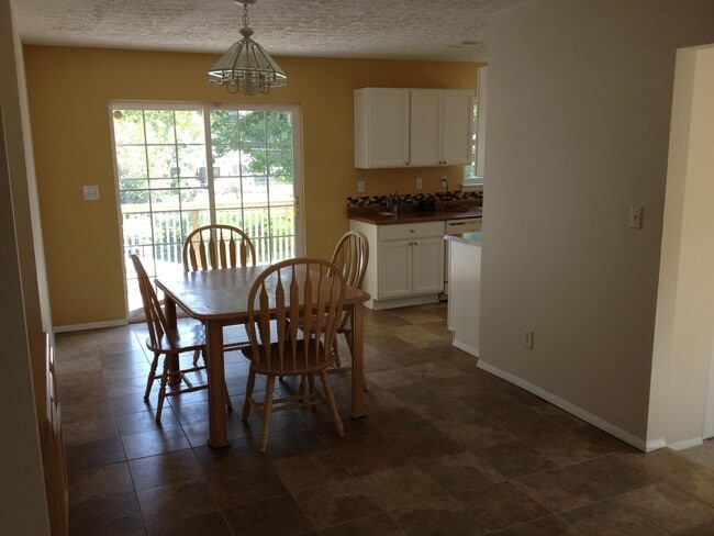 Building Photo - 1306 Elberta Dr