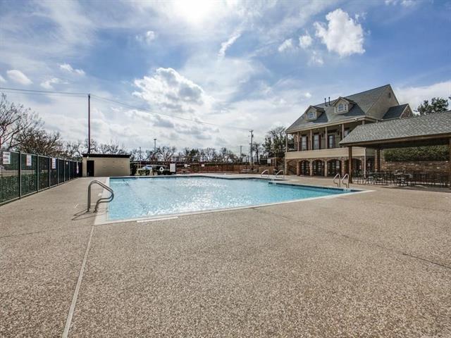 Building Photo - 718 Butternut Dr