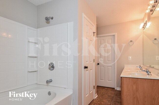 Building Photo - 5004 Emberly Dr