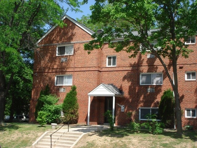 Primary Photo - Oakridge Apartments