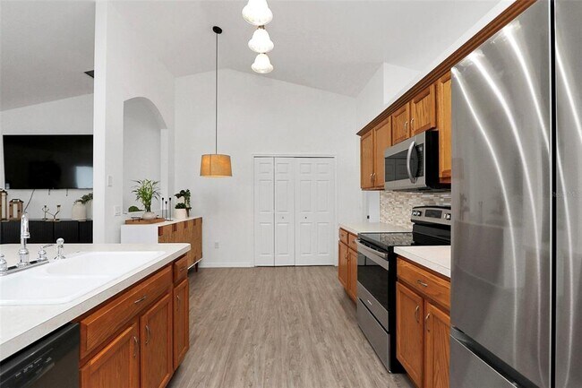 Building Photo - 10648 SW 38th Ave