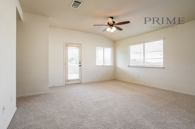 Building Photo - Amazing home ready to move in!