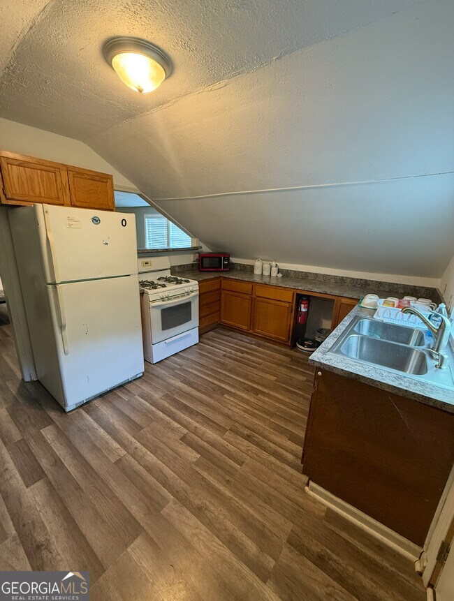 Building Photo - 741 Rosemont Rd