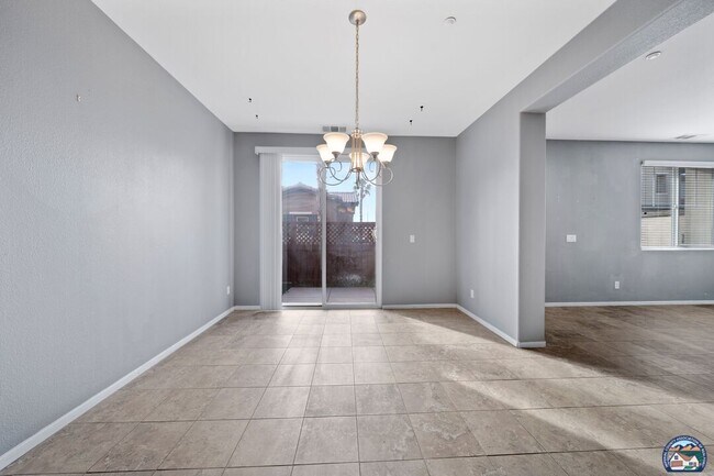 Building Photo - 315 Breezy Pl