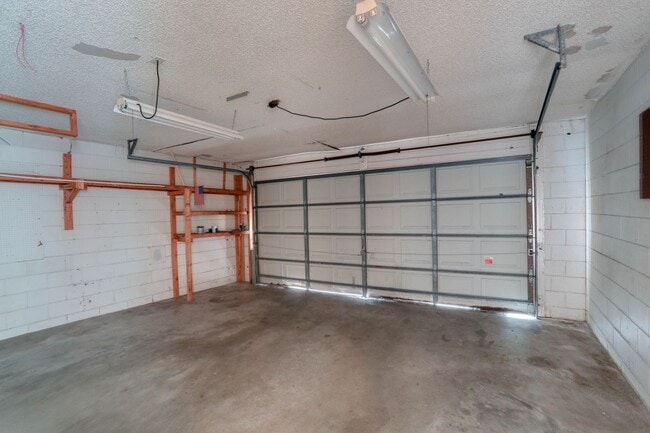 Building Photo - 10038 Little Teak St