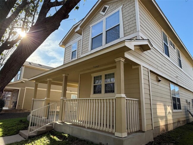 Building Photo - 520 Rolling Oak Dr