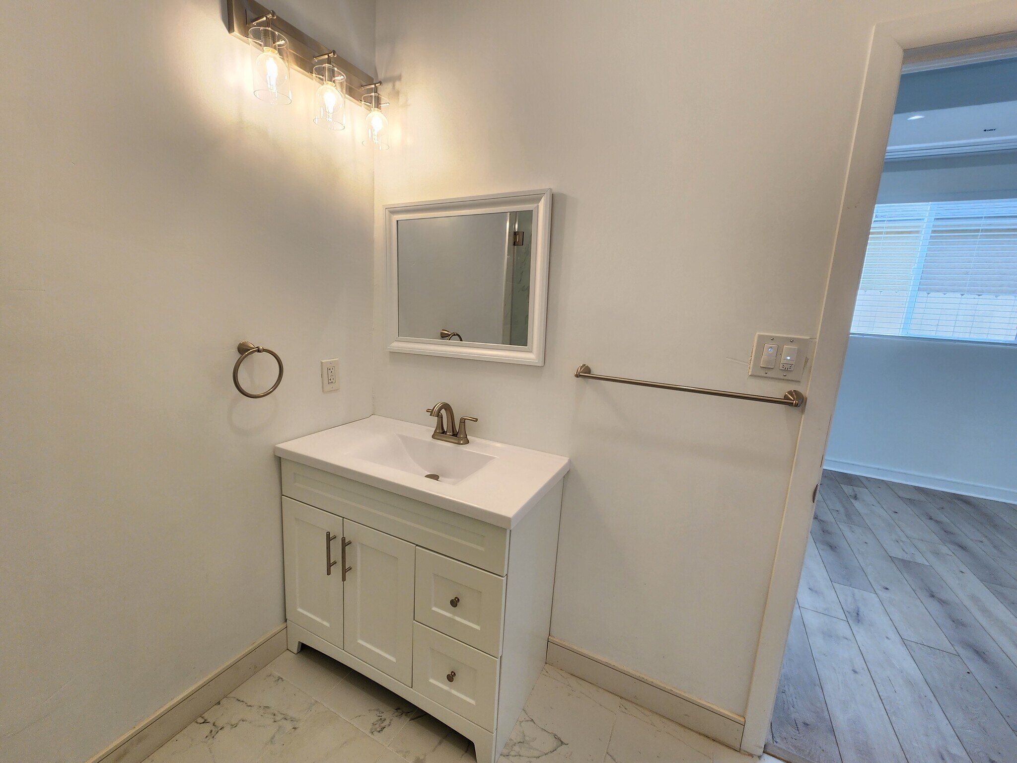 Building Photo - 6522 Camellia Ave