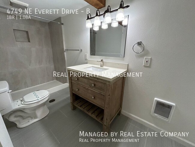 Building Photo - 4749 NE Everett Dr