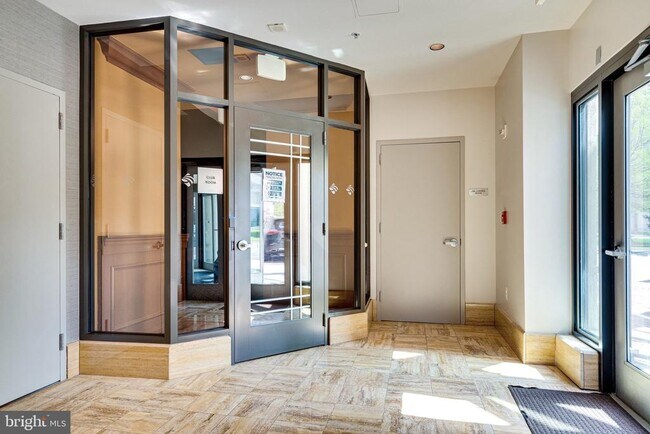 Building Photo - 3101 N Hampton Dr