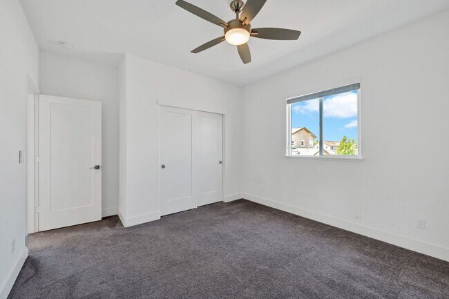 Building Photo - Stunning 4 Bedrooms 3.5 Bathrooms Two Story Home Located Short Distance of Sonoma State Universit...