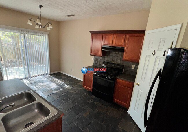 Building Photo - 3-bedroom house in Lawrenceville