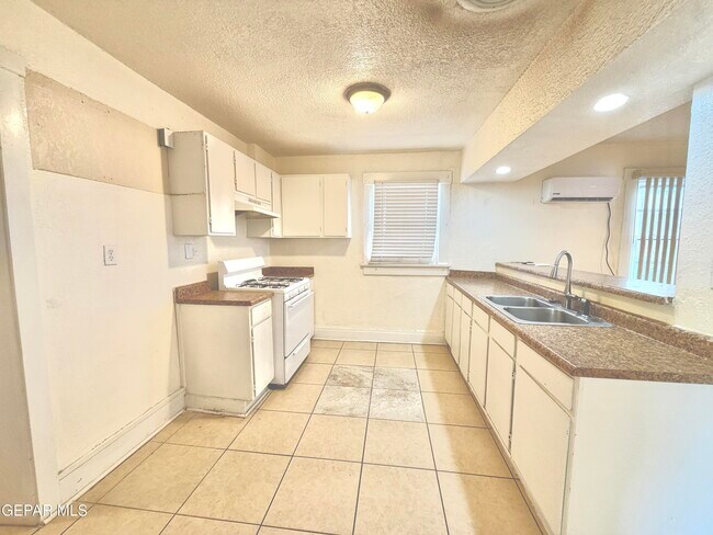 Building Photo - 3429 Tularosa Ave