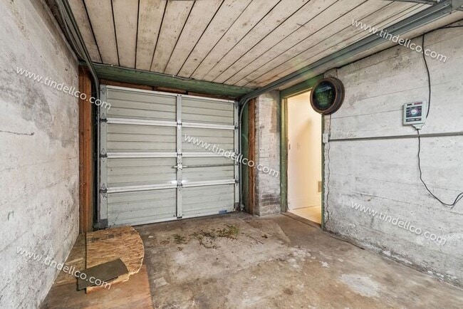 Building Photo - Modern Mediterranean 2 Bed/2 Bath with plenty of space - Pet Friendly!