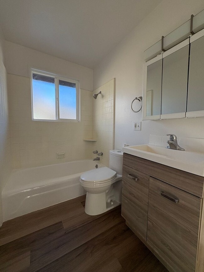 Building Photo - 983-985 S 600 W