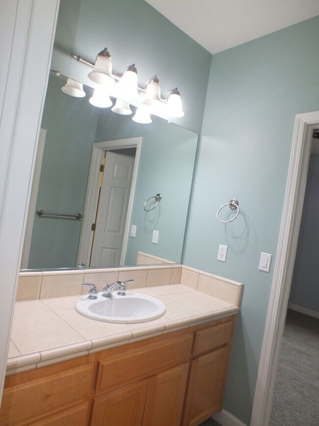 Building Photo - 3/2.5 2300 sf Cameron Park home