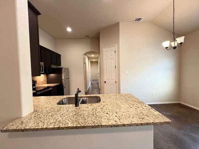Building Photo - Luxury 3/2 duplex in NBTX