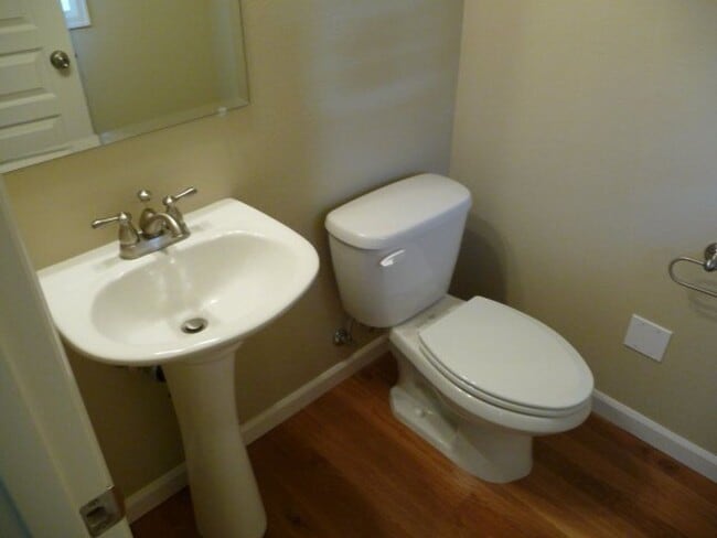 Building Photo - NW Bend 3 Bed/2.5 Bath Villa - Schaeffer D...