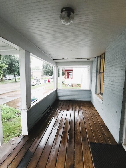 Side porch - 53 W 9th St