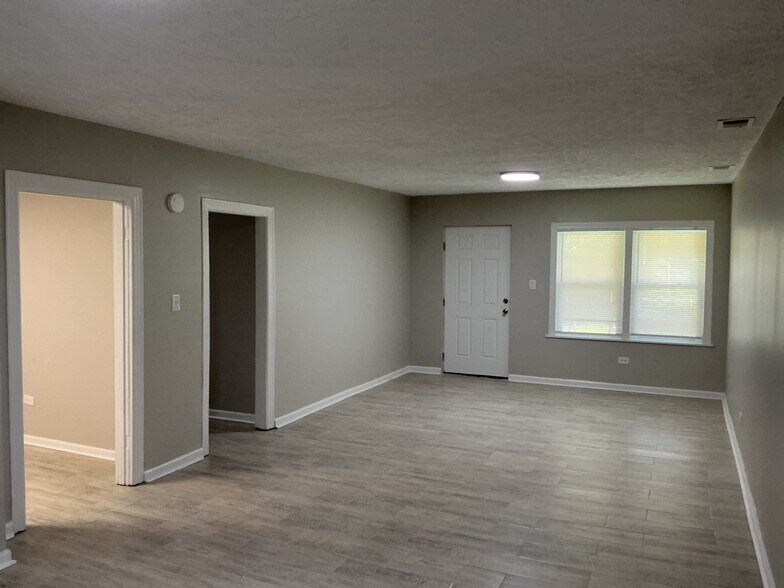 Building Photo - 38 Green Acres Dr