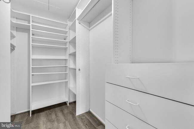 Building Photo - 1225 Martha Custis Dr