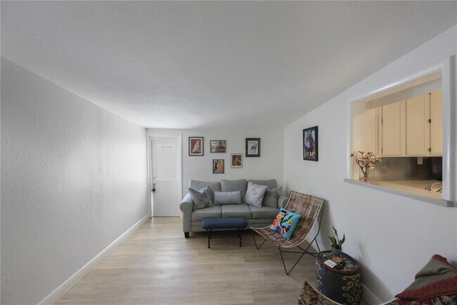 Building Photo - 702 Gray St S