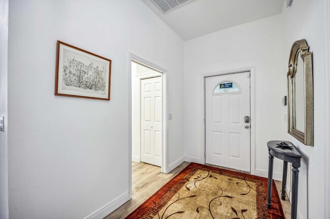 Building Photo - "Spacious 3-Bedroom Townhouse with Granite...