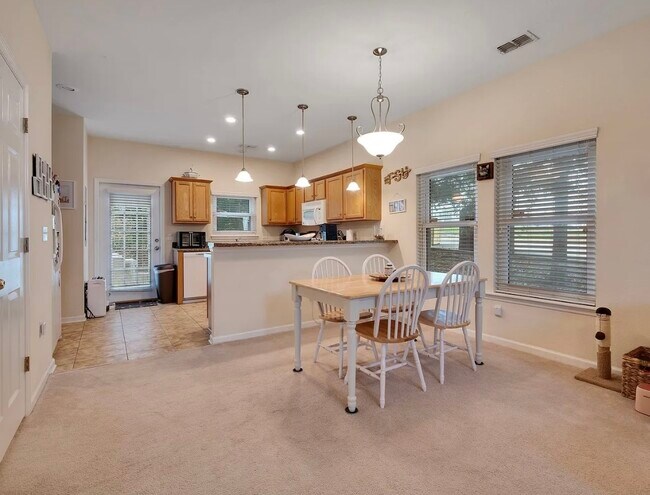 Building Photo - 2289 Del Carmel Way