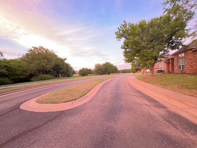 Building Photo - 16721 Farmington Way