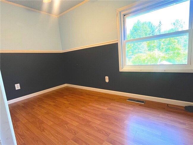 Building Photo - 520 Etna Rd