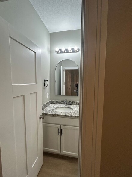 Building Photo - 1124 Sontag Ct