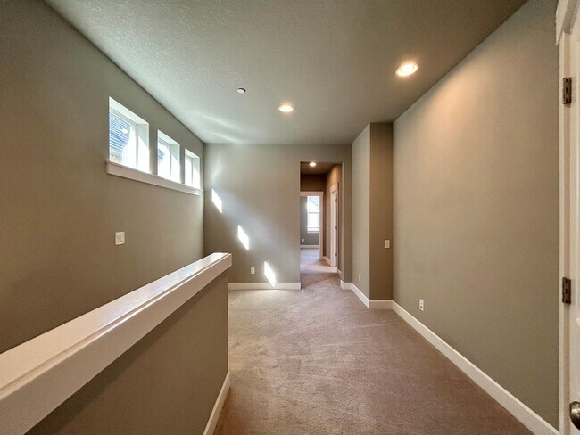 Building Photo - Luxury and Convenience Awaits in this Stunning 3 Bedroom, 2.5 Bathroom House with Abundant Parkin...
