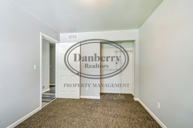 Building Photo - 3571 Turret Green Dr