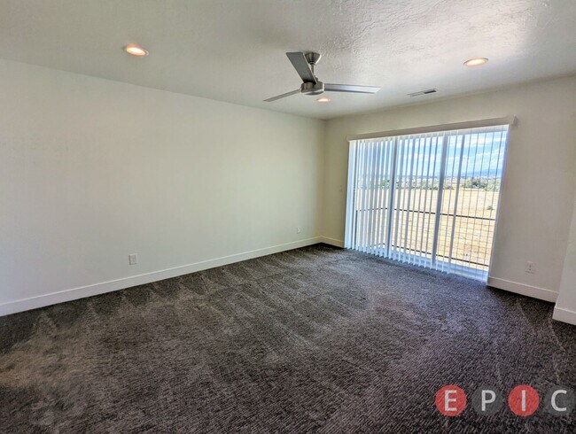 Building Photo - 566 Lewski Ln