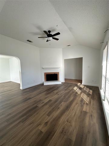 Building Photo - 2006 Oakglen Dr