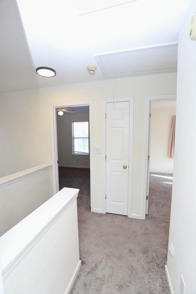 Building Photo - 21 N Trace Ct