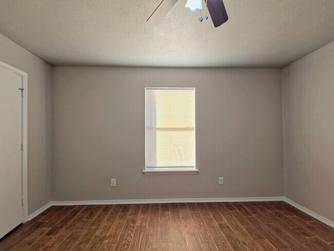 Building Photo - Cozy 3 bed 2 bath in Northridge