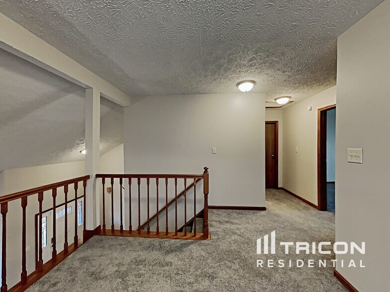 Building Photo - 5551 Vicksburg Dr