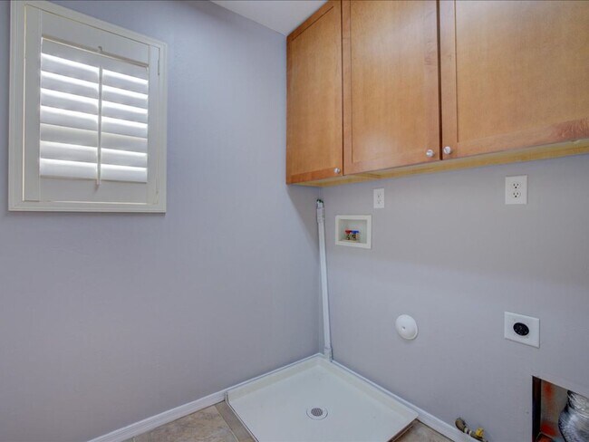 Building Photo - Spacious Two-Story 3-Bedroom Home with Solar & Large enclosed Backyard