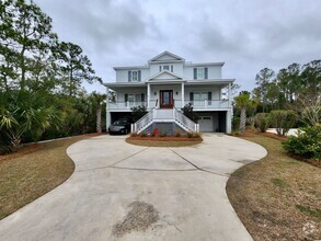 Building Photo - Executive 5 bedroom in Rivertowne Country ...