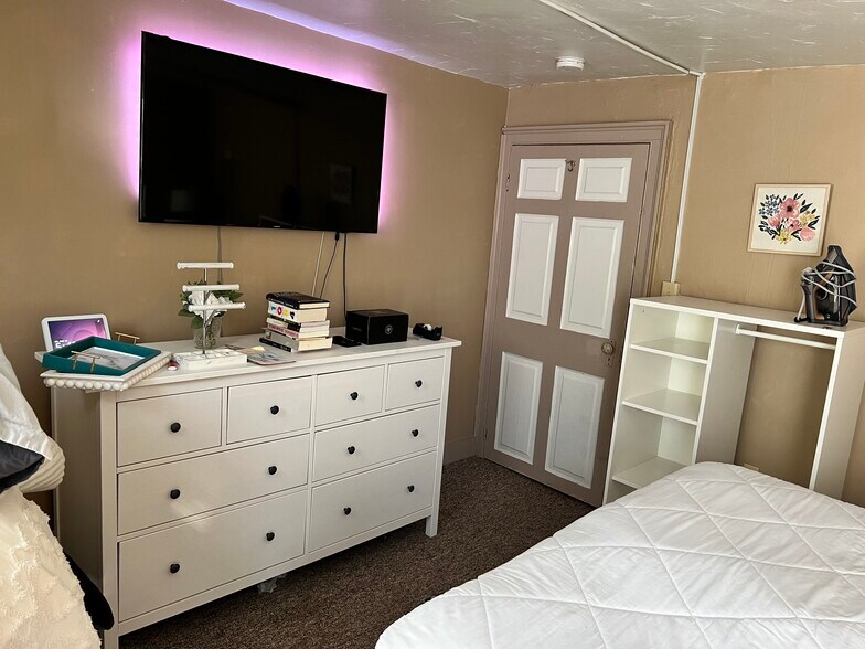 Bedroom - 222 W Main St