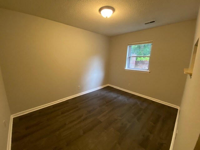 Building Photo - 3909 Overland Hts