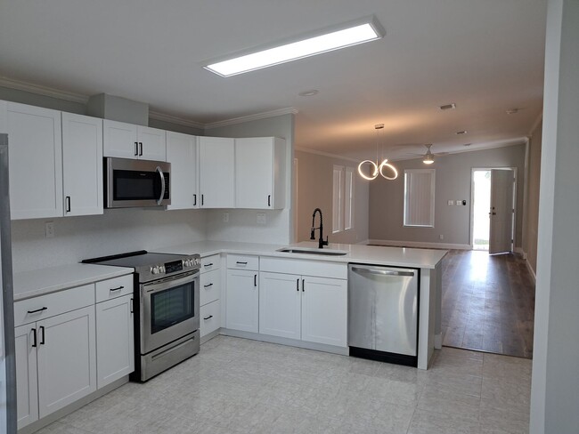 Building Photo - 55+ Community!!! Available May 23, 2025
