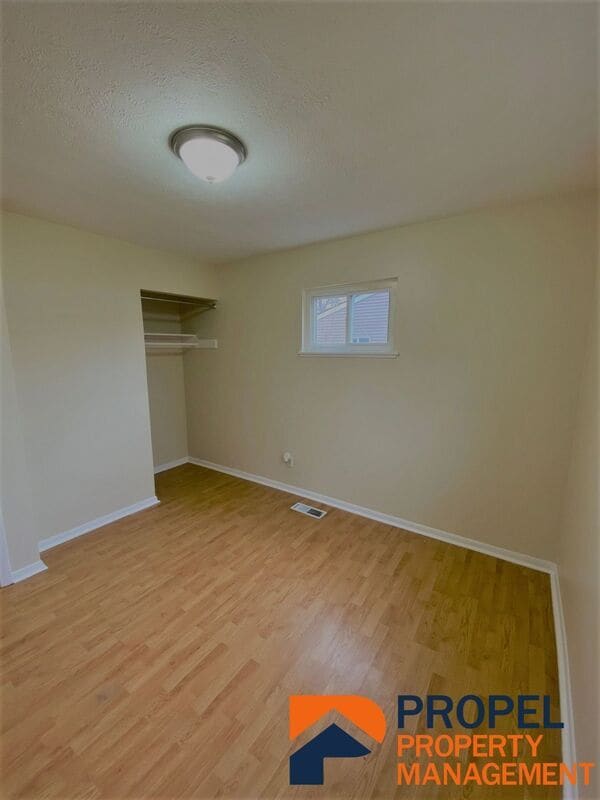 Building Photo - 1201 Red Leaf Ln