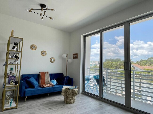 Building Photo - 1709 N Tamiami Trl