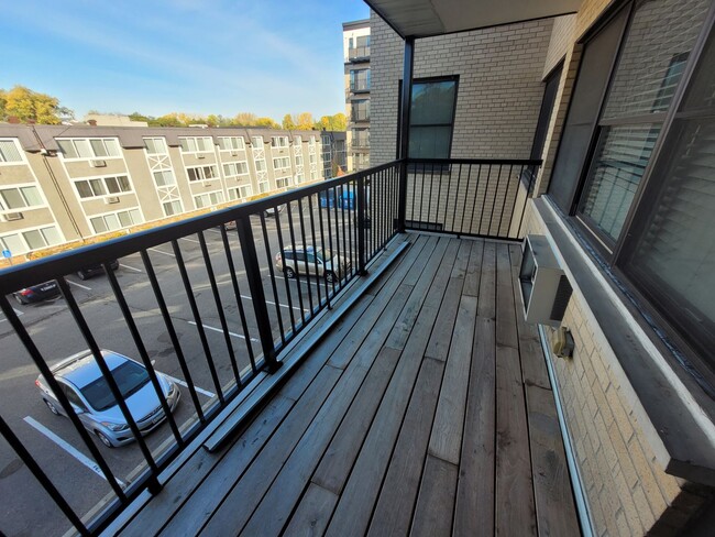 Building Photo - Beautiful 1 Bedroom Condo! All Utilities I...