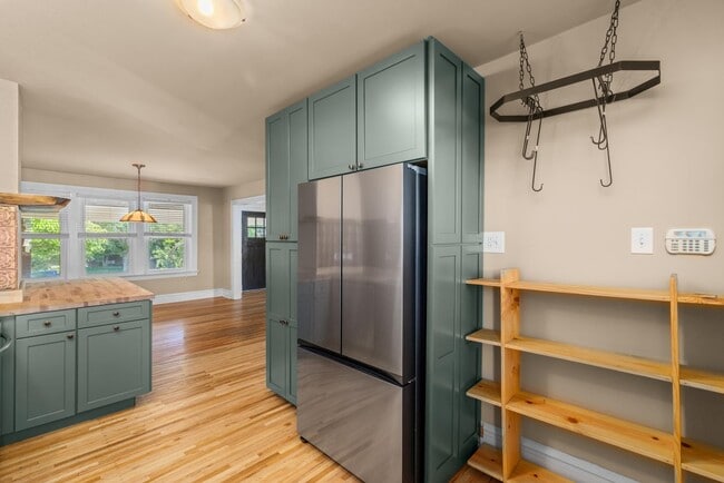 Building Photo - Gardener's Dream! 3-Bedroom, 1.5-Bath Home, Steps away from Tower Grove Park