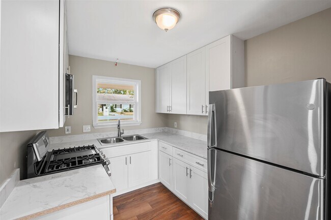 Building Photo - 209 Moss Hill Ln