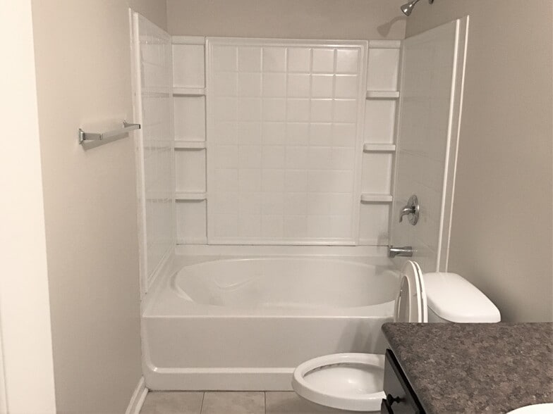 Building Photo - 108 Crooked Oaks Dr