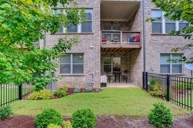 Building Photo - 2359 Montford Pl
