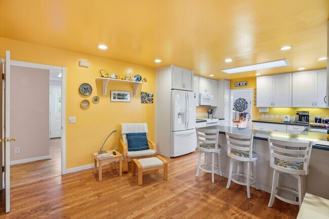 Building Photo - Lovely Monterey Single Family Home in the Mar Vista Neighborhood! (UNFURNISHED)